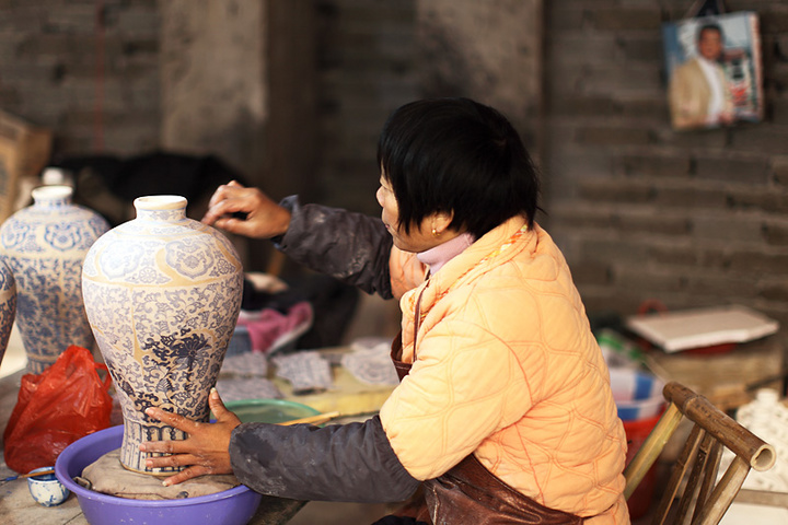 陶瓷酒瓶需要有專業(yè)廠家 陶瓷酒瓶需要有專業(yè)廠家